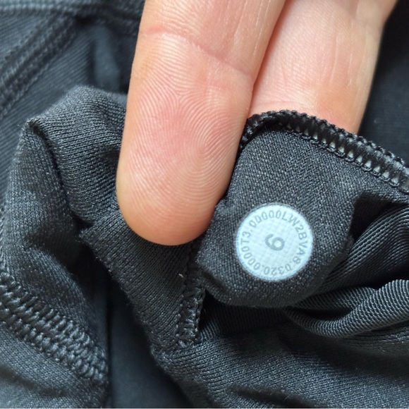 Lululemon Energy Bra size 6 - Picture 2 of 6